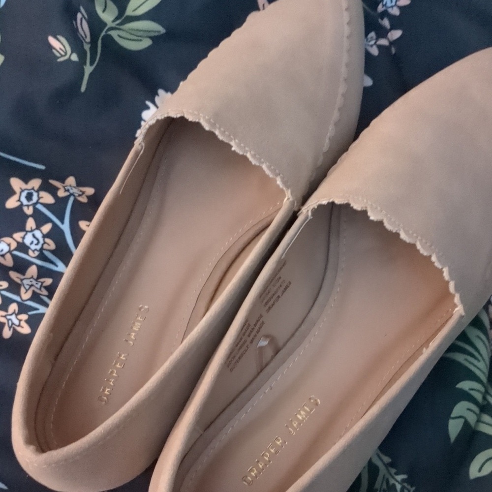 Draper James Beige Scalloped Loafers